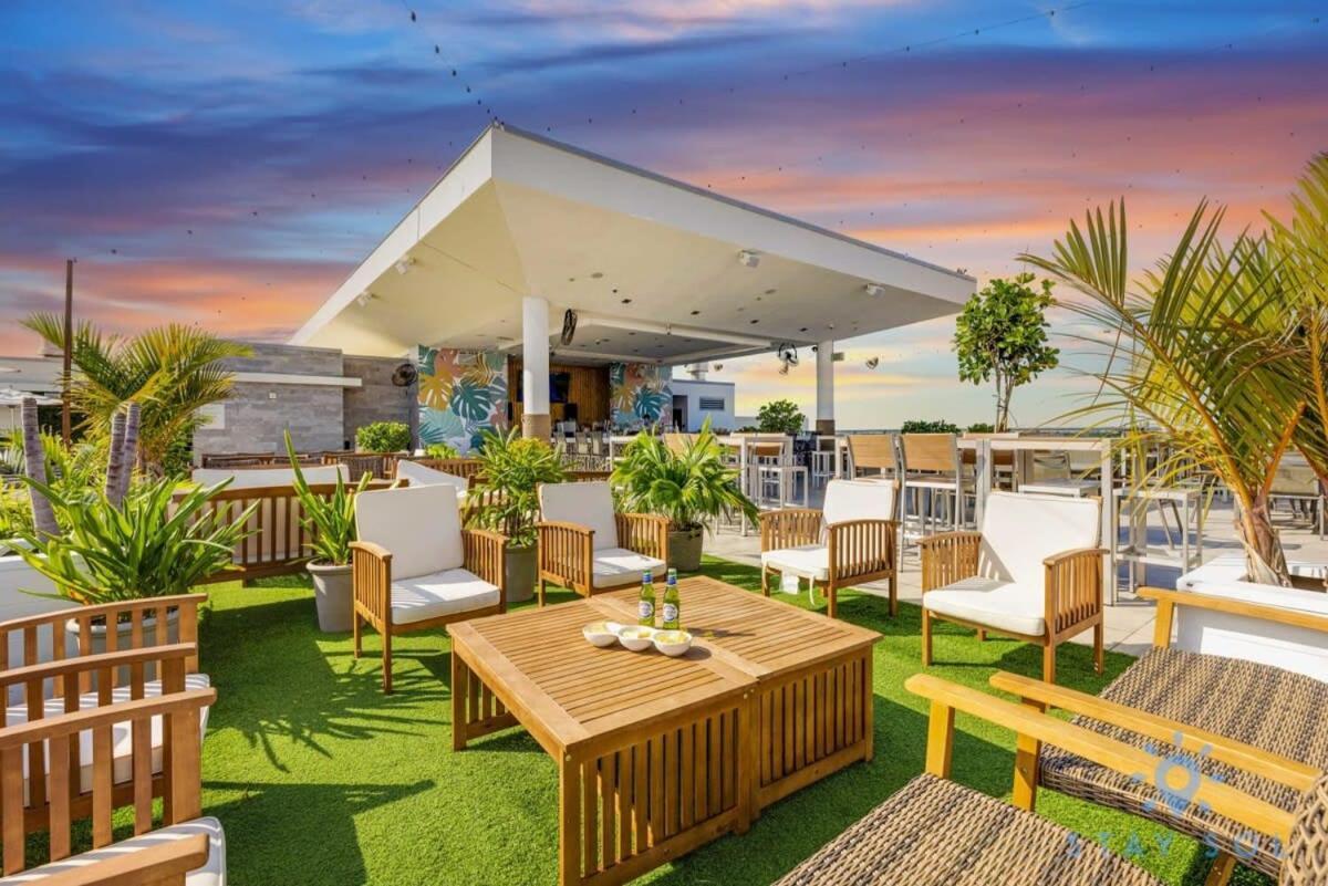 Rooftop Pool - Hollywood Beach Boardwalk ภายนอก รูปภาพ